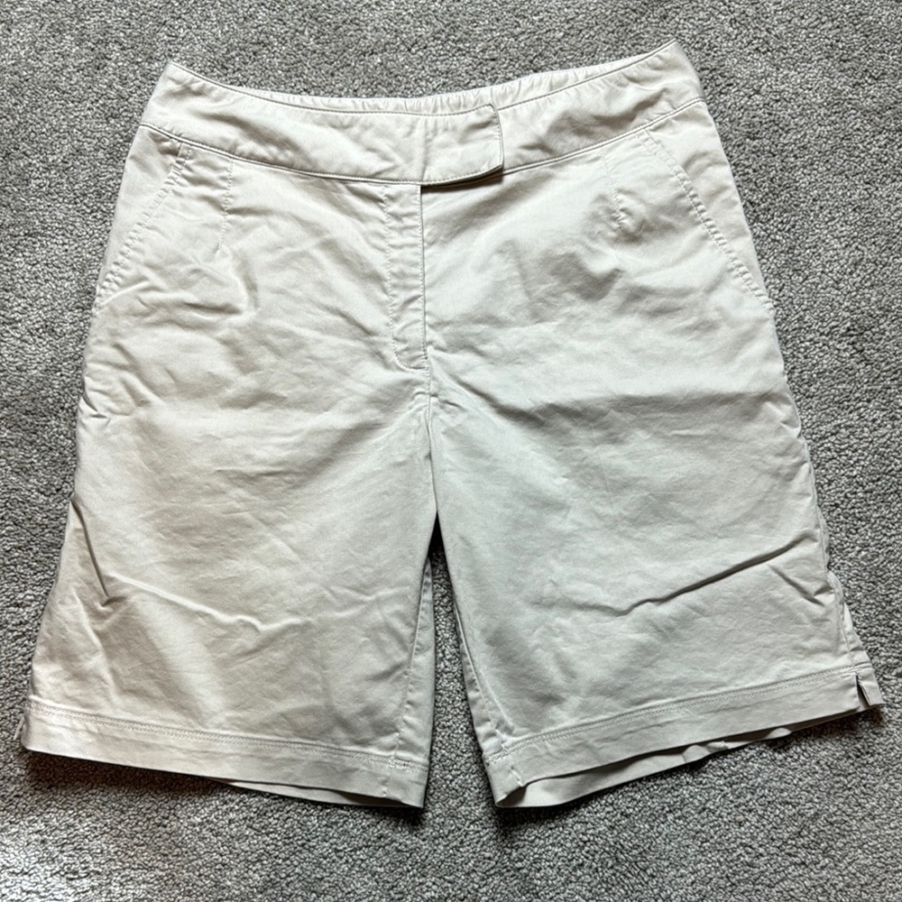 Women’s Bermuda Nike golf shorts